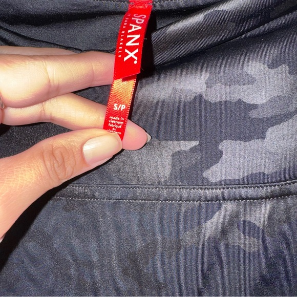 Spanx High Waisted Black Camouflage Leggings - Picture 4 of 4